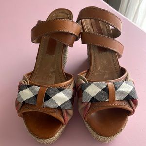 Burberry donegal wedges in size 38 US 7